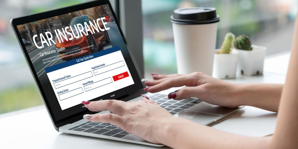 car-insurance-online-website-computer-screen-insure-snugly